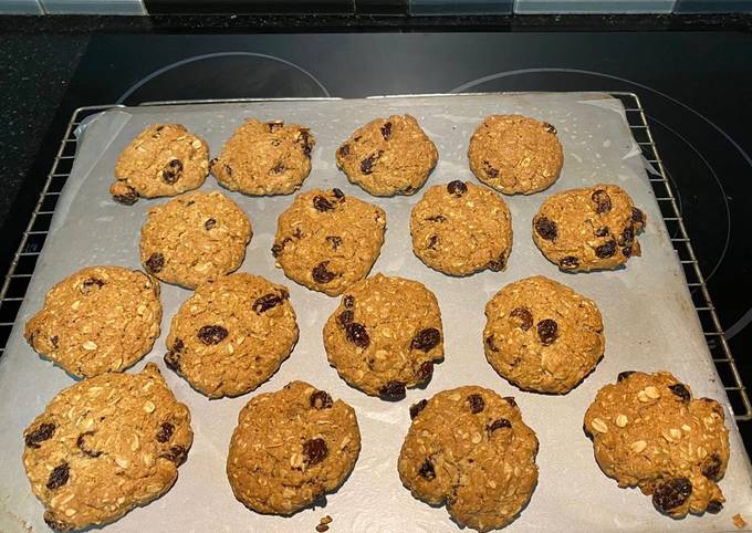 Chewy Oatmeal Raisin Biscuits