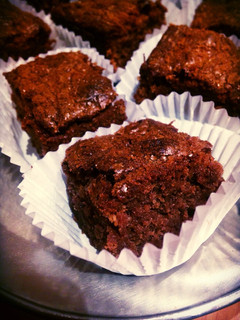 A picture of Fudge Brownies!.