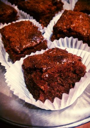 A picture of Fudge Brownies!.