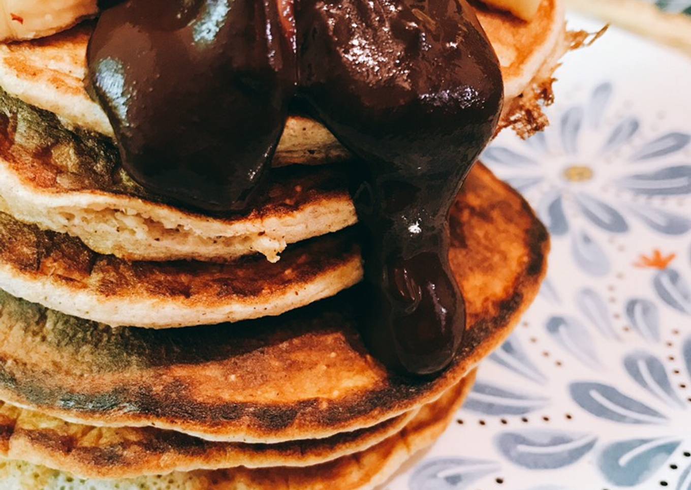 Tortitas de avena con plátano y sirope de cacao 🥞🍫