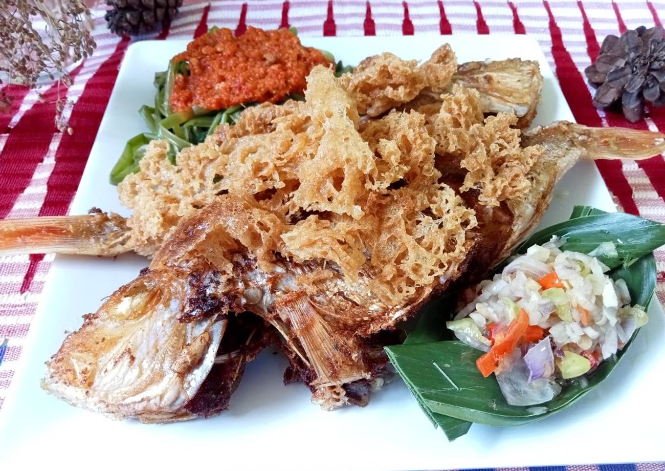 Ikan goreng kremes