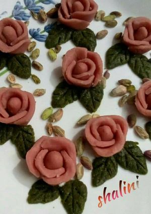 काजू रोज डिलाइट (Kaju rose delight recipe in hindi) रेसिपी मुख्य फोटो