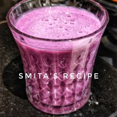 A picture of Blueberry Lassi.