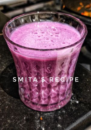 A picture of Blueberry Lassi.