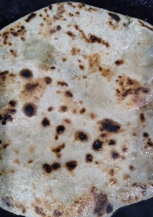 A picture of Patatoes paratha.