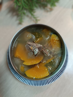 A picture of 洋蔥南瓜排骨湯.