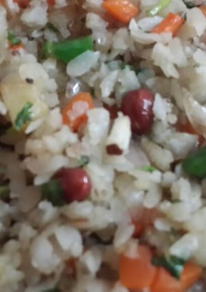 A picture of Chirer Pulao (Bengali style poha or flattened rice).