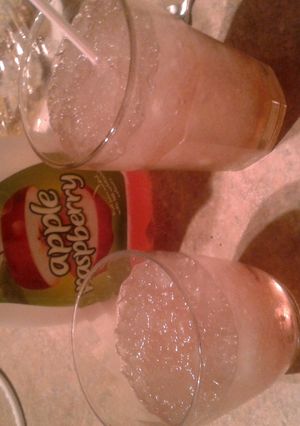 A picture of Apple Raspberry slushie.