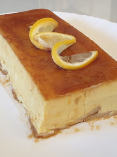 Una foto de Flan de limón