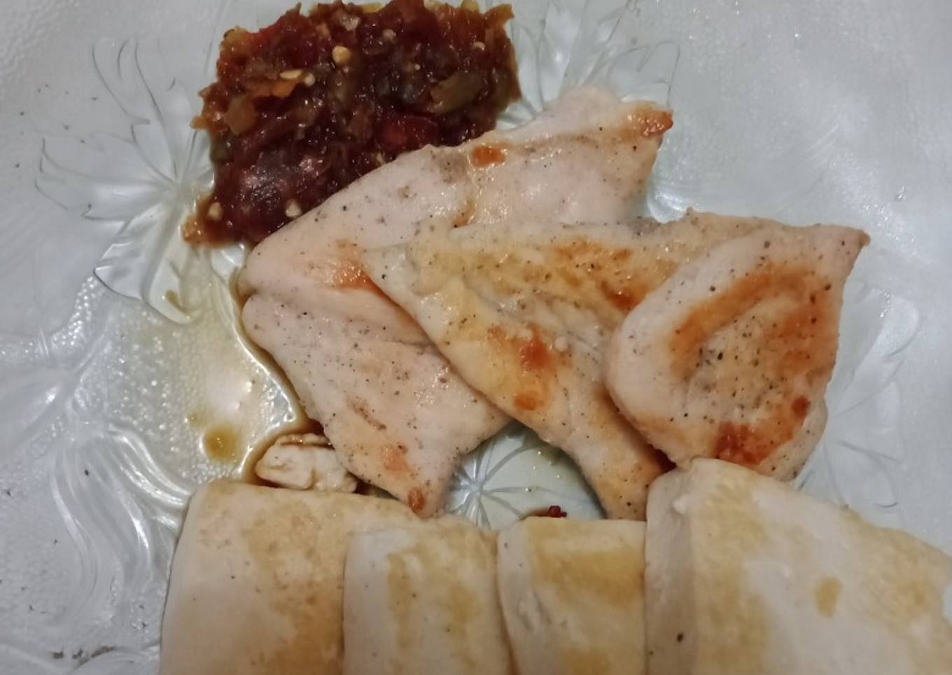 Menu makan malam Ayam steak tahu with sambal kencur