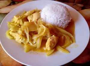 Una foto de Pollo Tikka Masala (con arroz basmati)