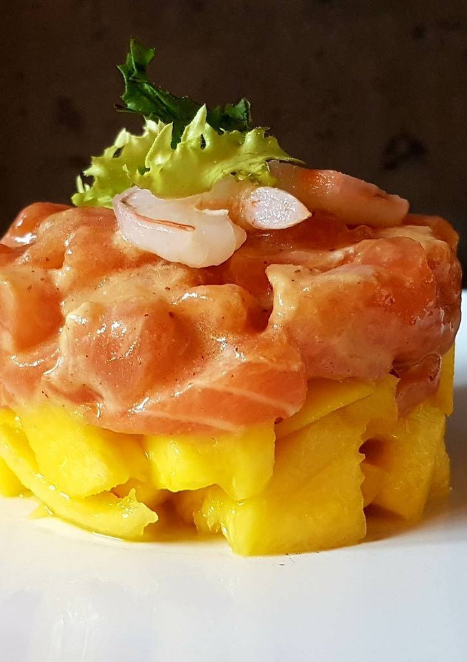 Una foto de Tartar de salmón y mango