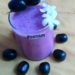 A picture of Blackberry smoothie cocktail.