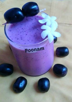 A picture of Blackberry smoothie cocktail.