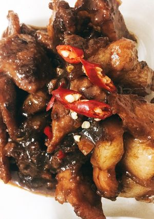Hình của món Thịt kho mắm ruốc.