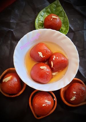 गुलाब जामुन(Gulabjamun Recipe in hindi) रेसिपी मुख्य फोटो