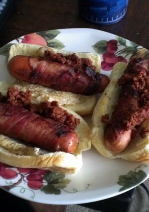 A picture of borderline breakfast dogs.