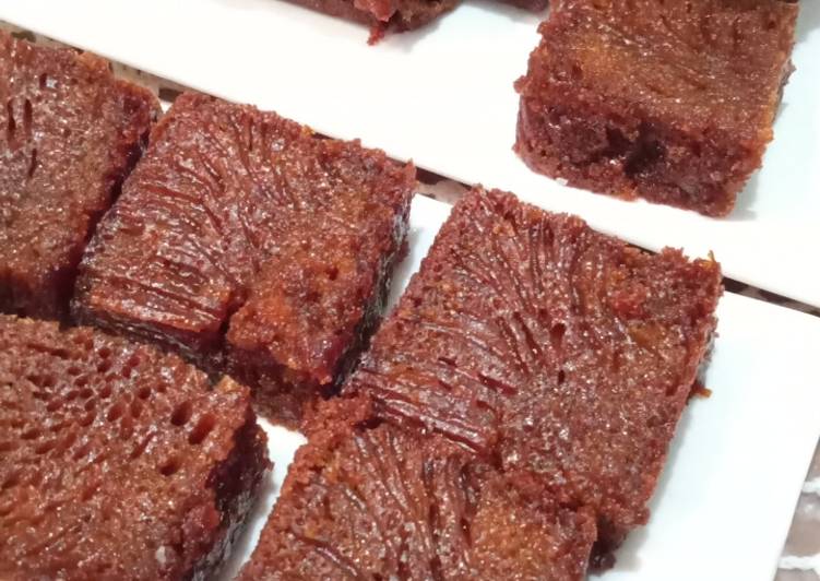 Caramel cake atau bolu sarang semut