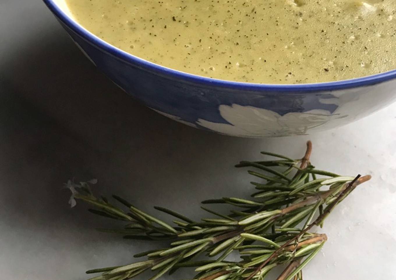 Crema de calabacín al tomillo fresco, con nuez moscada.. y olé!!