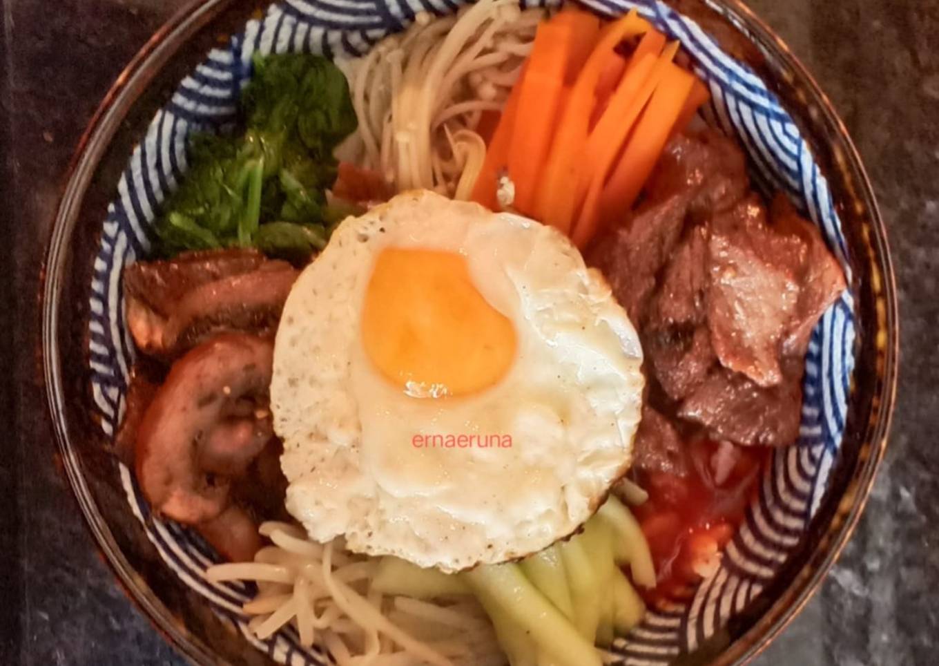 Bibimbap (nasi campur Korea)