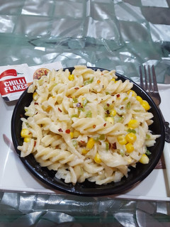 A picture of White souce pasta.