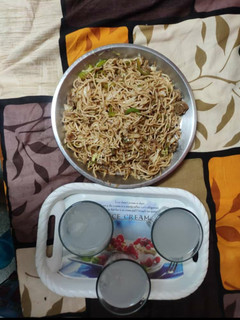 वेज नूडल्स और लिम्का (Veg Noodles aur Limka recipe in Hindi) रेसिपी मुख्य फोटो