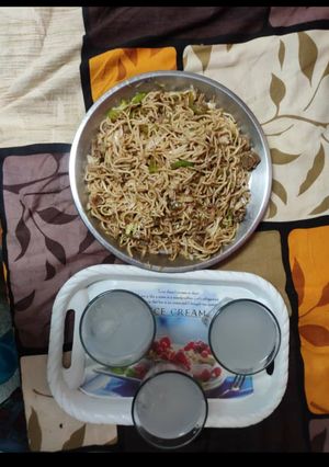 वेज नूडल्स और लिम्का (Veg Noodles aur Limka recipe in Hindi) रेसिपी मुख्य फोटो