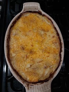 A picture of Cheesy Scallopped Potatoes.