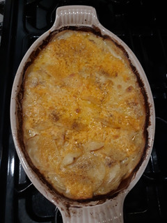 A picture of Cheesy Scallopped Potatoes.