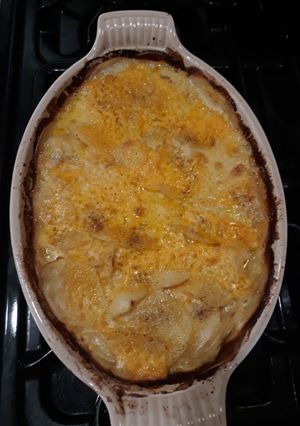 A picture of Cheesy Scallopped Potatoes.