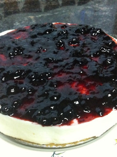 Una foto de Tarta de queso naranja y arandano