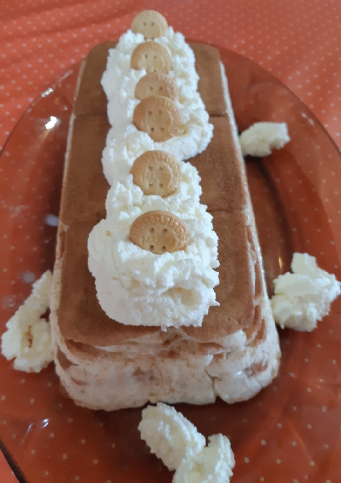 Una foto de Tarta de leche merengada con galletas. Sin horno