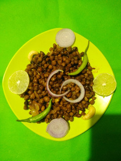 ચણા મસાલા(Chana Masala Recipe In Gujarati) રેસીપી મુખ્ય ફોટો
