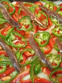 Una foto de Patatas panaderas con anchoas