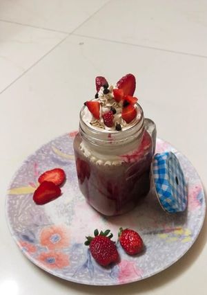 સ્ટ્રૉબેરી શેક (Strawberry shake recipe in Gujarati) રેસીપી મુખ્ય ફોટો