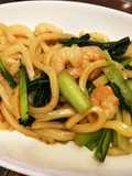 Shrimp and Komatsuna Stir-Fried Udon (Ready in 10 Minutes)