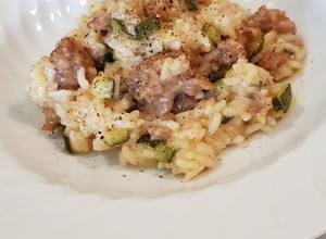 Foto di Risotto con salsiccia e zucchine in pentola a pressione