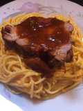 Tallarines a la huancaina con asado de bondiola