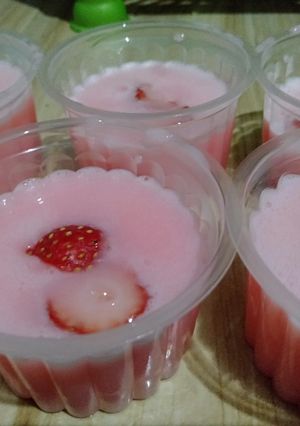Foto resep Puding  Susu Nutrijell Strawberry