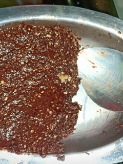 અખરોટ ને બદામ ચોકલેટ ફજ રેસીપી મુખ્ય ફોટો