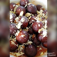 A picture of Mawa Gulab Jamuns.