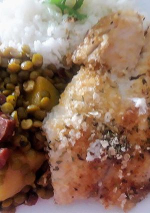 Una foto de Alverjas Verdes con Filete encostrado de Avena-Quinua y Pan Rallado a lo Carmelita