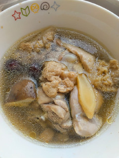 猴頭菇菇紅棗燉雞湯(低醣生酮餐)(家常養身好湯)(電鍋料理) 的食譜成品照片