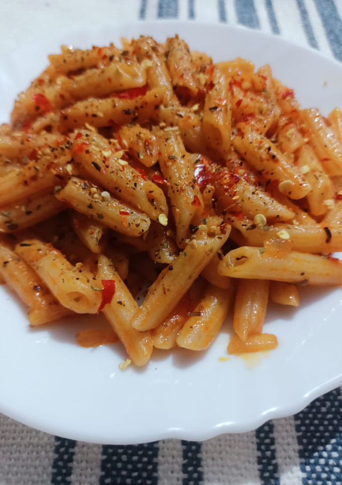 चीज़ी रेड साॅस पास्ता (cheesy red sauce pasta recipe in hindi) रेसिपी मुख्य फोटो