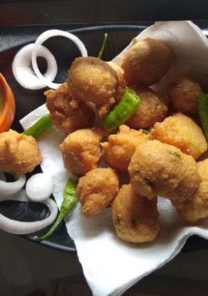 A picture of Daal vada.