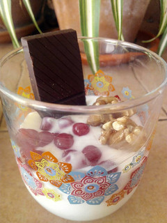 Una foto de Yogur fitness con toppins