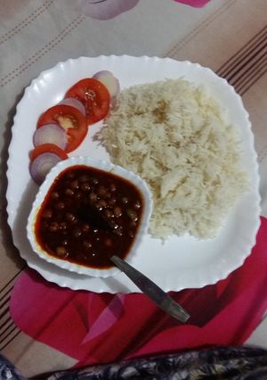 A picture of Chhole chawal.