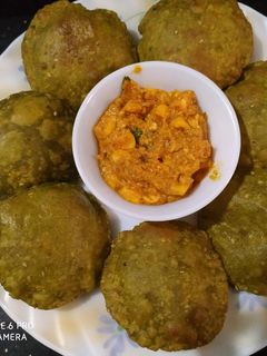पालक पूरी (Palak puri recipe in Hindi) रेसिपी मुख्य फोटो