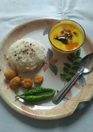 A picture of Pakoda kadhi.