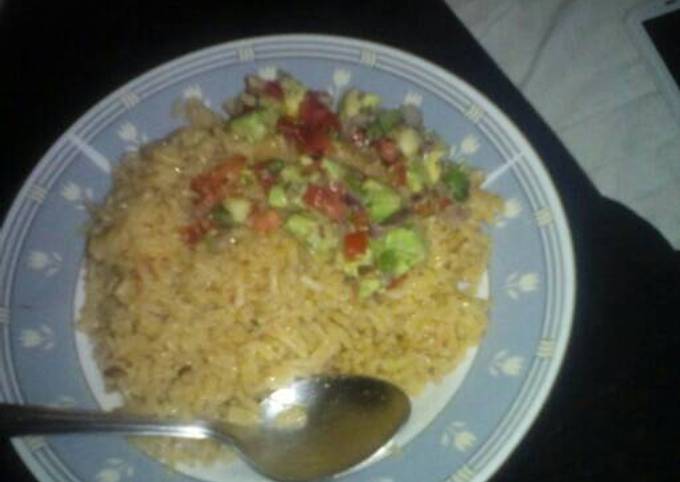 Rice with avocado and tomato salad